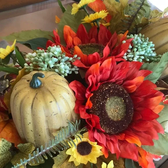 HAND CRAFTED UNIQUE Fall Table Decoration - Picture 1 of 11